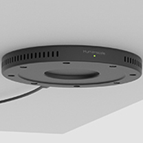 NeatCharge, cargador inalámbrico para situar debajo del escritorio con adhesivo gris y sensor para alineación, en color negro