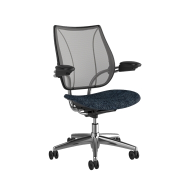 Silla de trabajo Liberty, respaldo Pinstripe Silver, asiento Arda 0771, estructura pulida con embellecedores negros