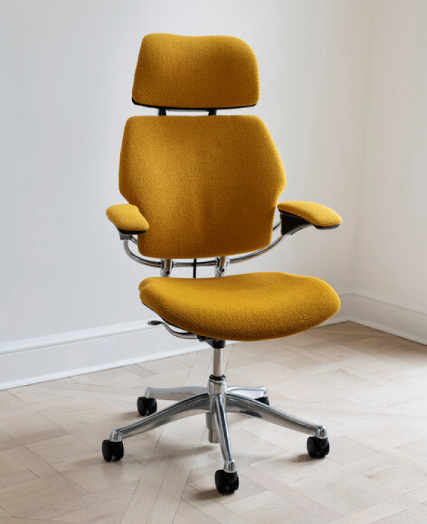 Freedom Headrest en tejido Kvadrat Coda 2 con estructura de aluminio pulido