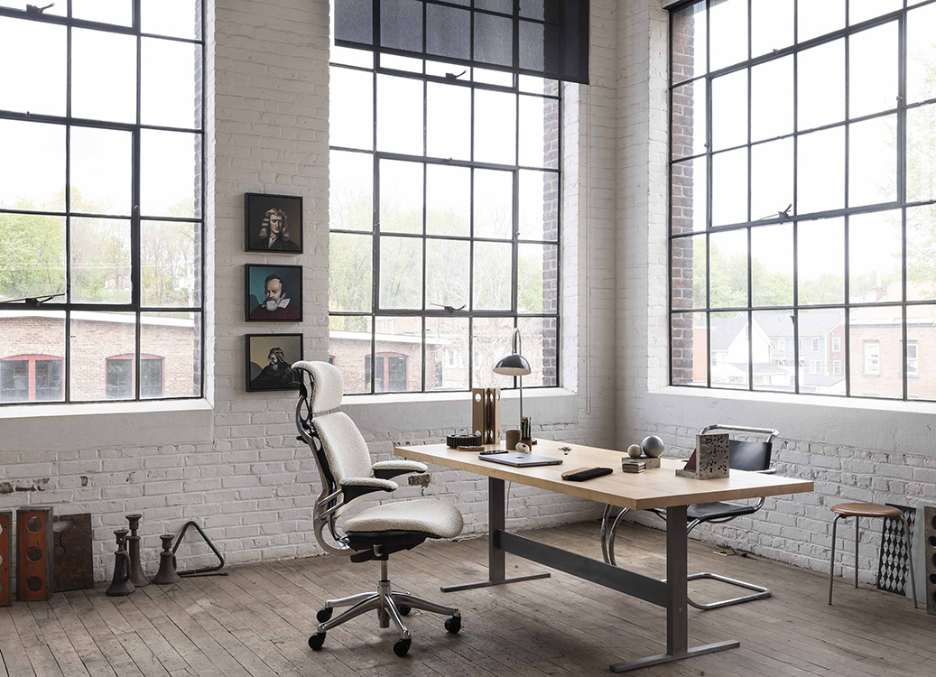 Freedom Task en tejido Kvadrat Elle con estructura de aluminio pulido